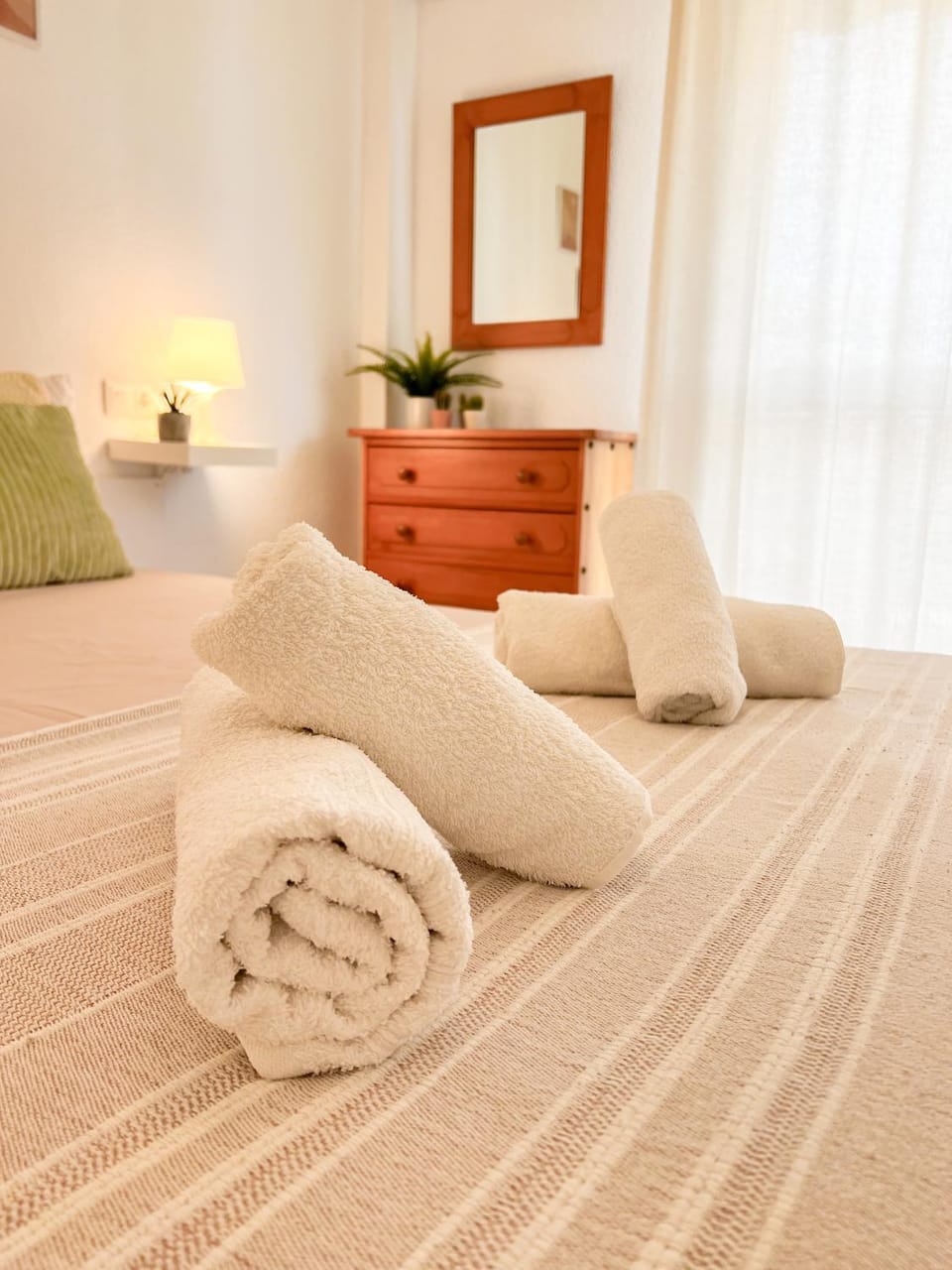 Bed, Bedroom, towels