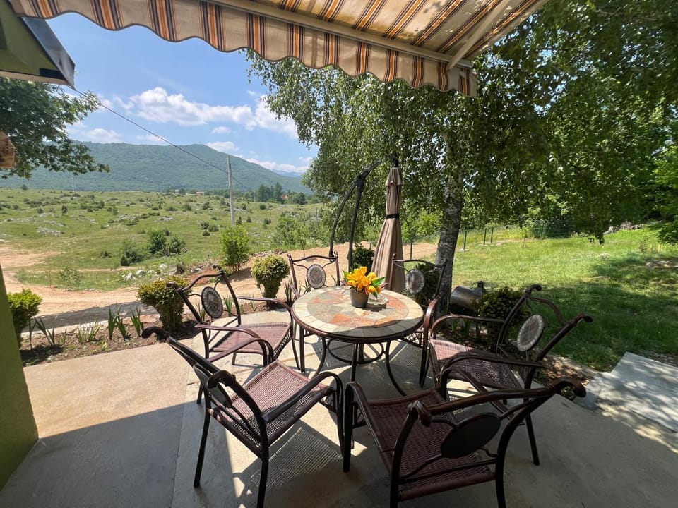Etno Kuca Djedovina House in Montenegro