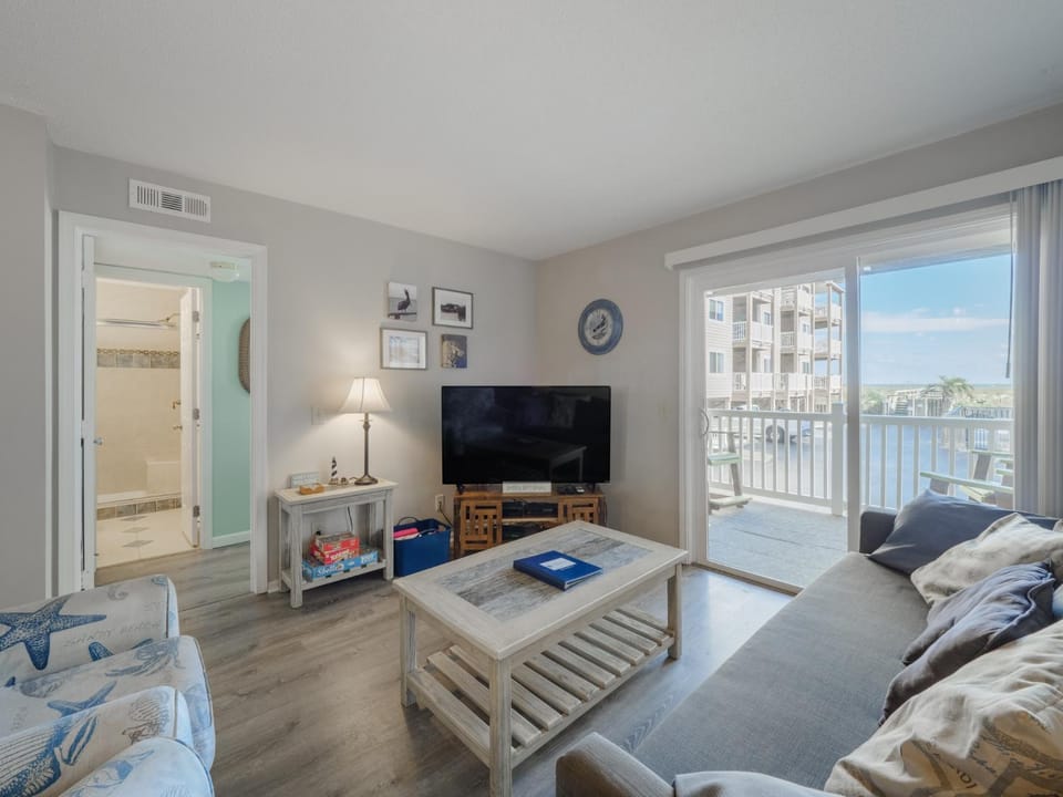 Sand Pebbles #A3 - Pelican Perch Apartment in Carolina Beach