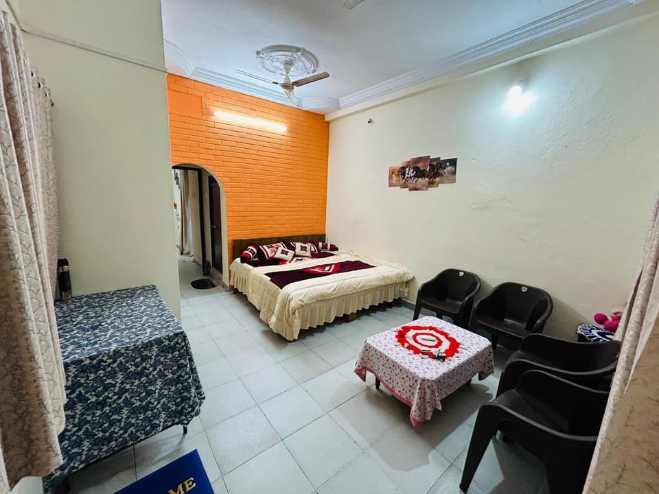 Seating area, Bedroom