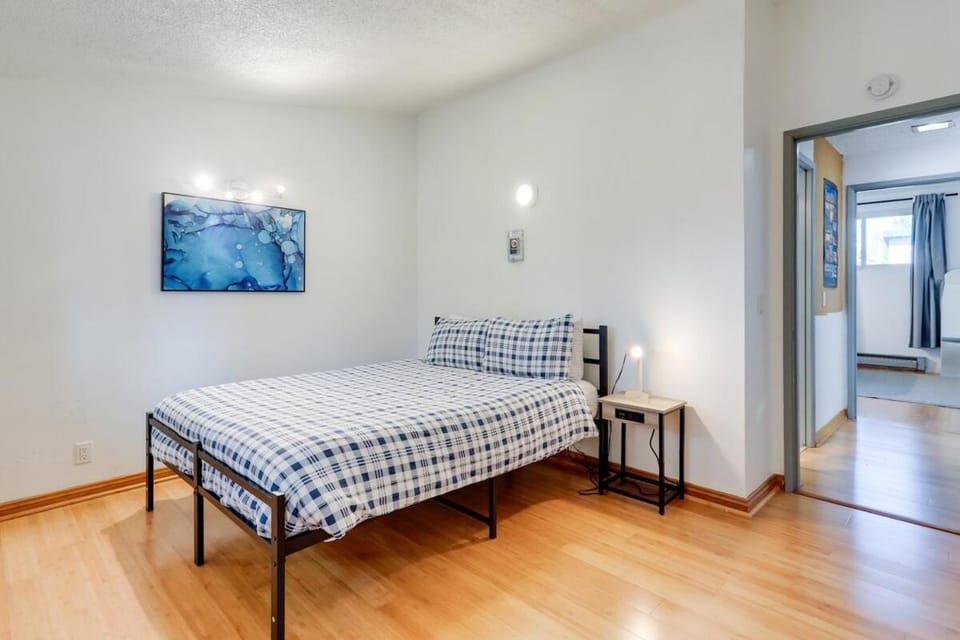 Entire Home 3 bds 2 bats Apartment in Seattle