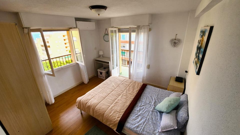Bedroom, internet, wardrobe, air conditioner