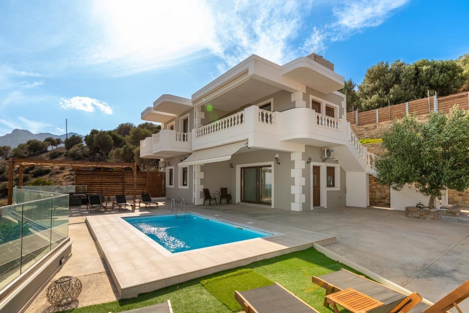 Property building, Patio, Day, View (from property/room), Balcony/Terrace, Pool view, Swimming pool, sunbed