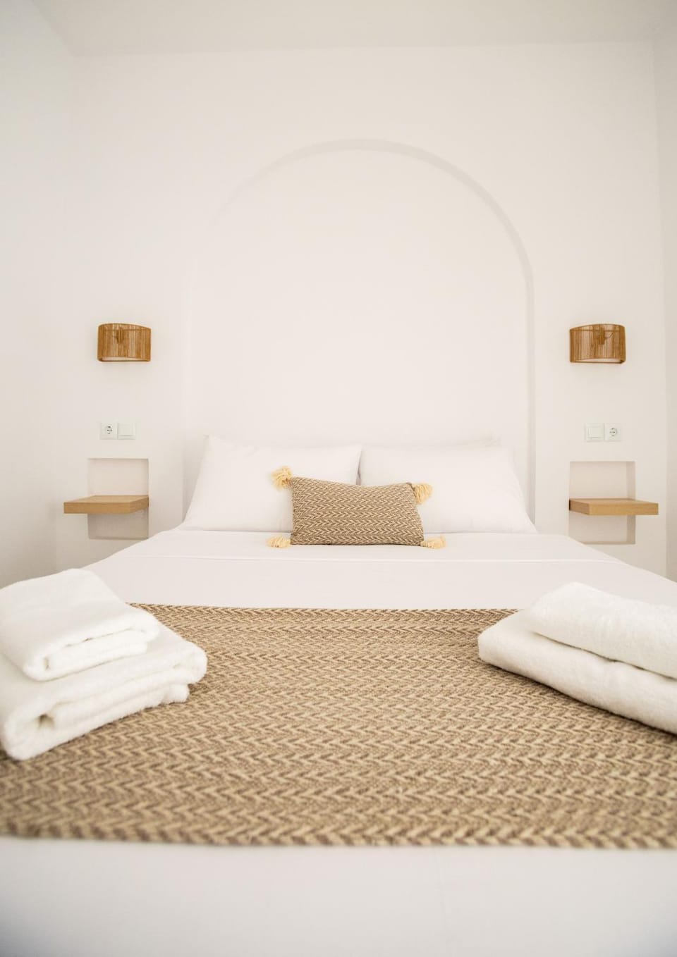 Bed, Bedroom, towels