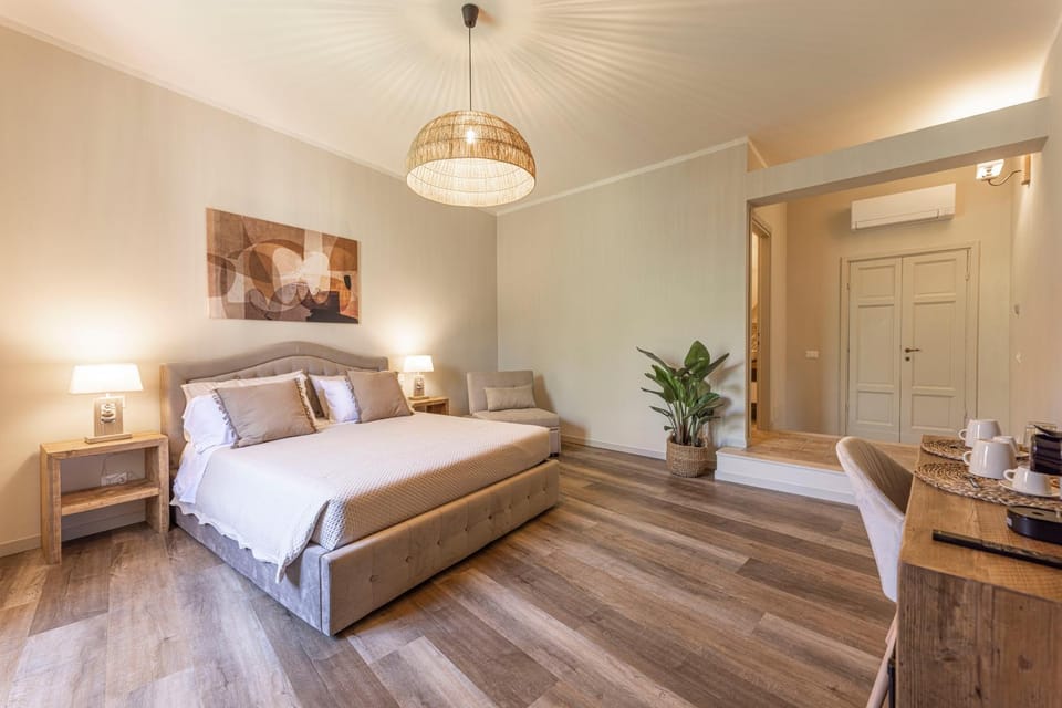 Bed, Living room, Photo of the whole room, Seating area, Bedroom, wardrobe
