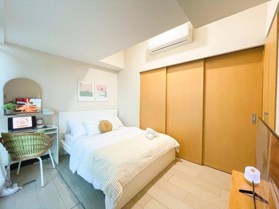 Luxurious Modern BGC Condo at Uptown #upt131h House in Makati