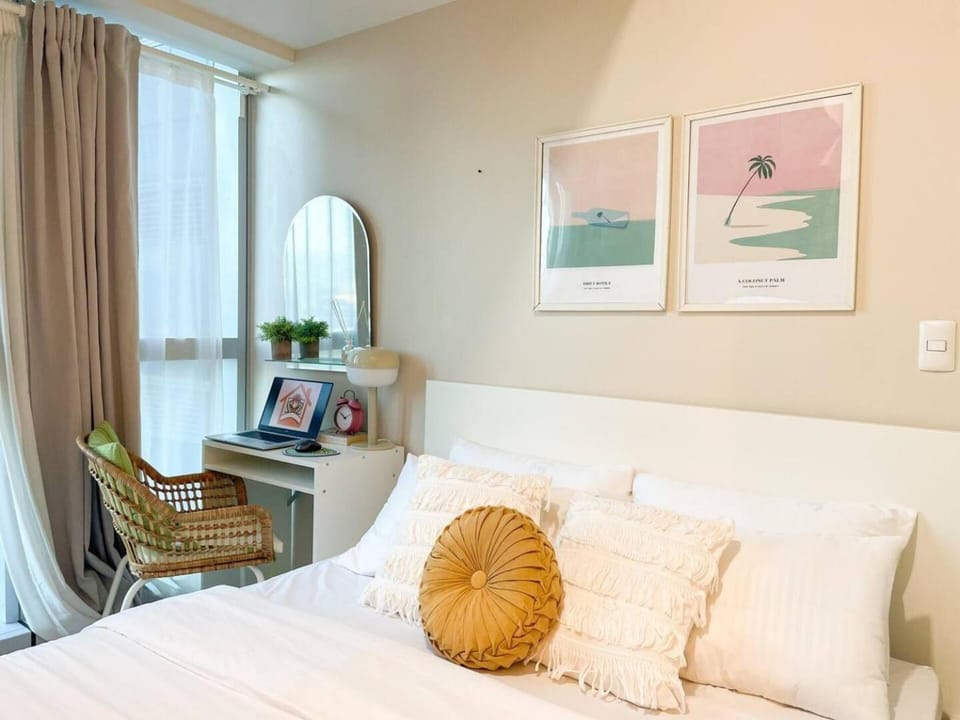 Luxurious Modern BGC Condo at Uptown #upt131h House in Makati