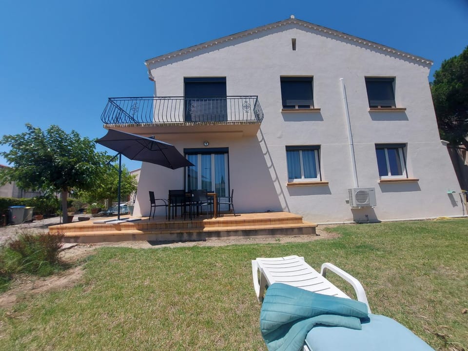 Patio, Garden, Garden view, sunbed