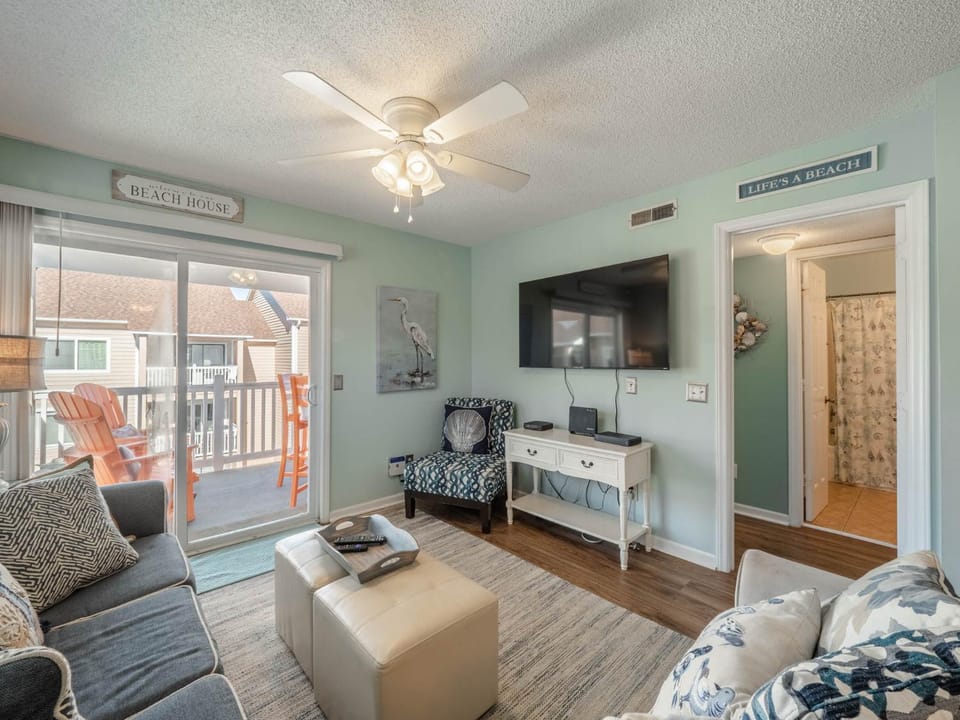 Sand Pebbles #B9 - Corbans Castle Apartment in Carolina Beach