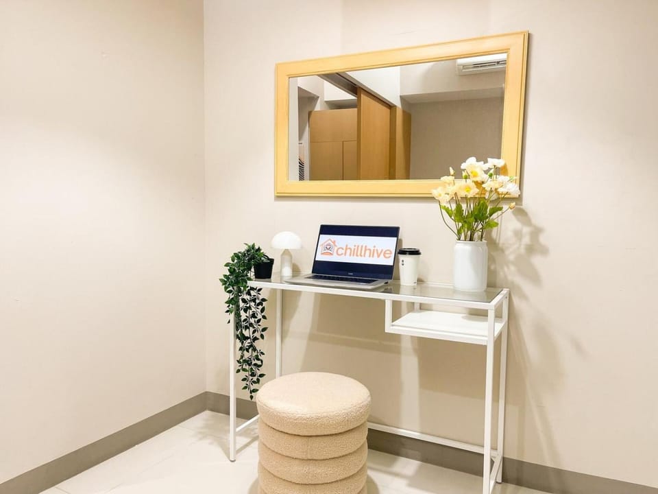 Prime BGC 1BR Near Mitsukoshi Mall #upt16m House in Makati