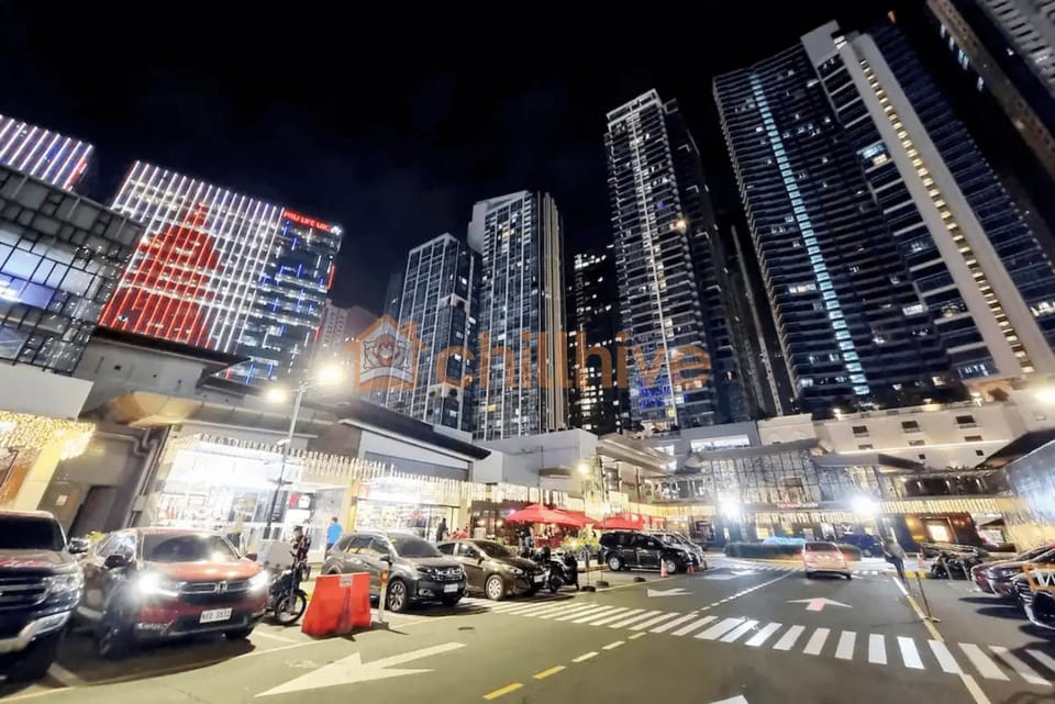 Prime BGC 1BR Near Mitsukoshi Mall #upt16m House in Makati