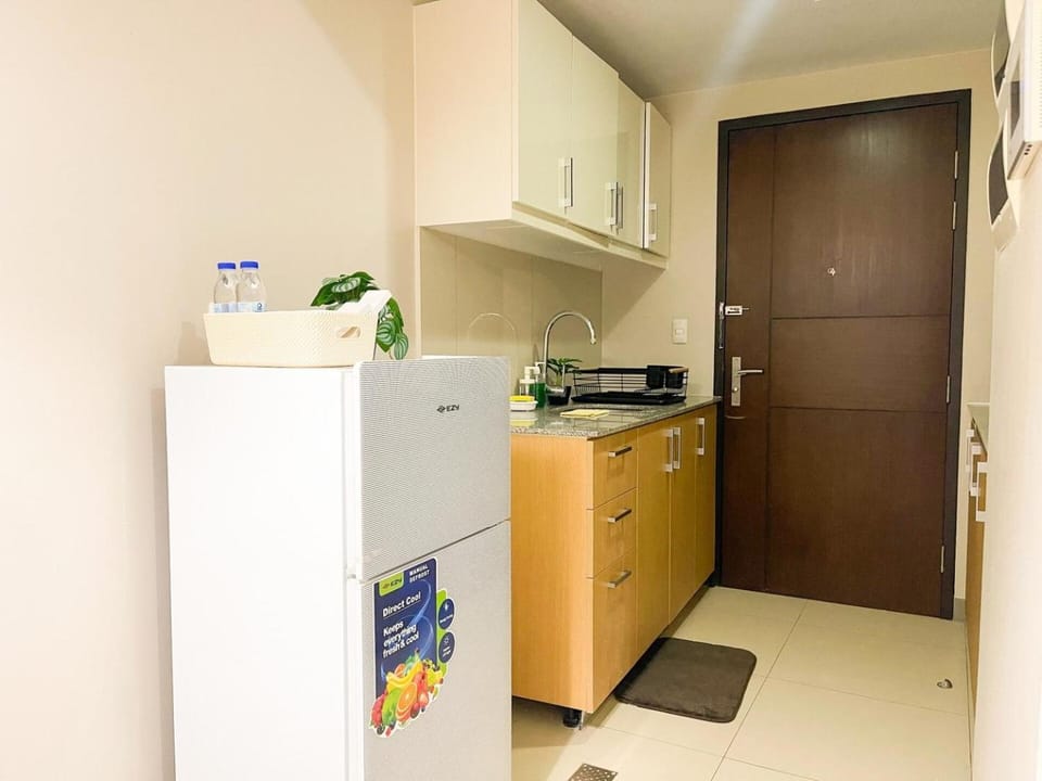 Prime BGC 1BR Near Mitsukoshi Mall #upt16m House in Makati