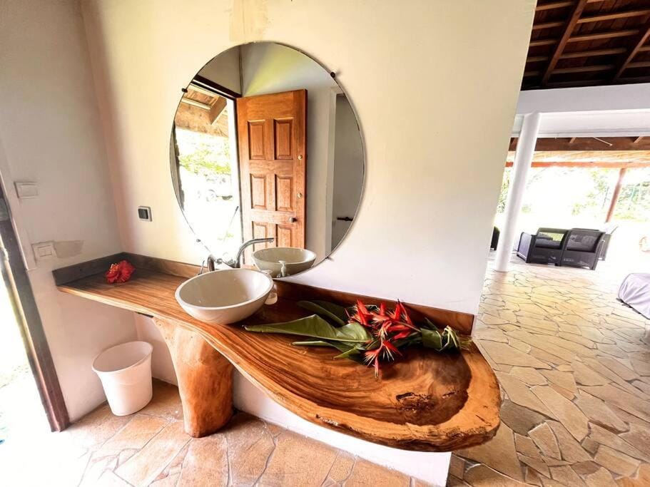 Raimanu Lodge - Climatisation, Fibre, Accès Plage, Parking Privé House in Moorea-Maiao