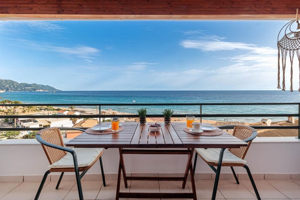 Day, View (from property/room), Balcony/Terrace, Food and drinks, Dining area, Beach, Mountain view, Sea view, Drinks