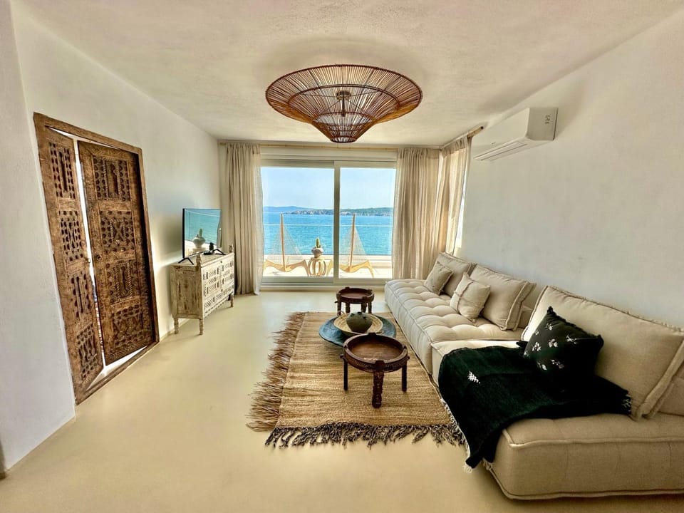 Living room, Sea view