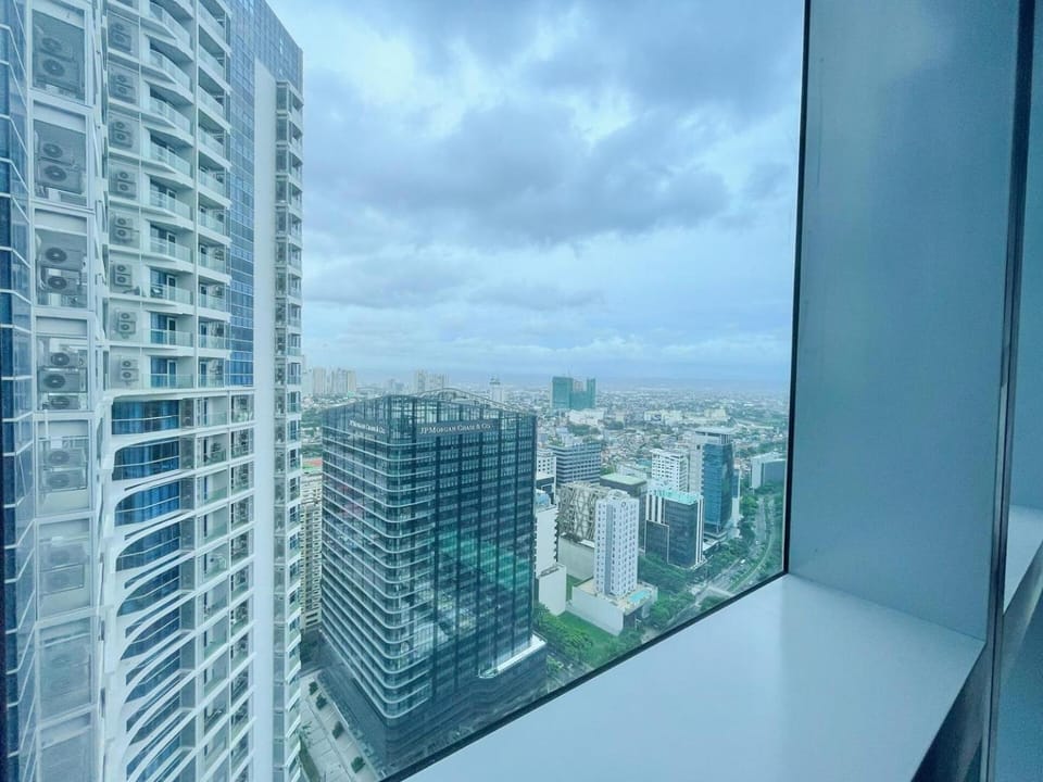 Exclusive BGC Condo at Uptown Area #upt136d Apartment in Makati