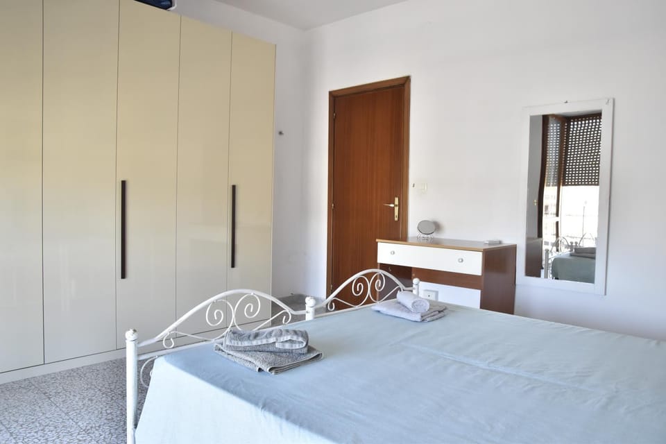 Photo of the whole room, Bedroom, towels, air conditioner