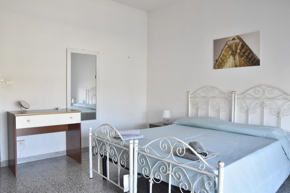 Bed, Photo of the whole room, Seating area, Bedroom, air conditioner