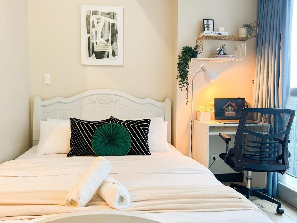 Upscale BGC Stay Near Mitsukoshi #upt130g Apartment in Makati