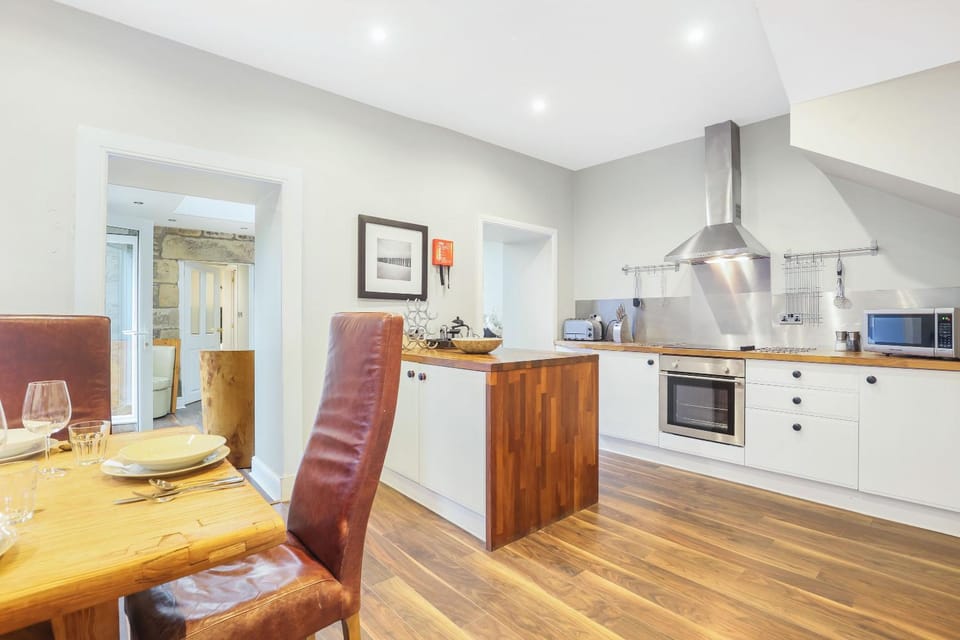 Kitchen or kitchenette, Seating area, Dining area, pet friendly, stove