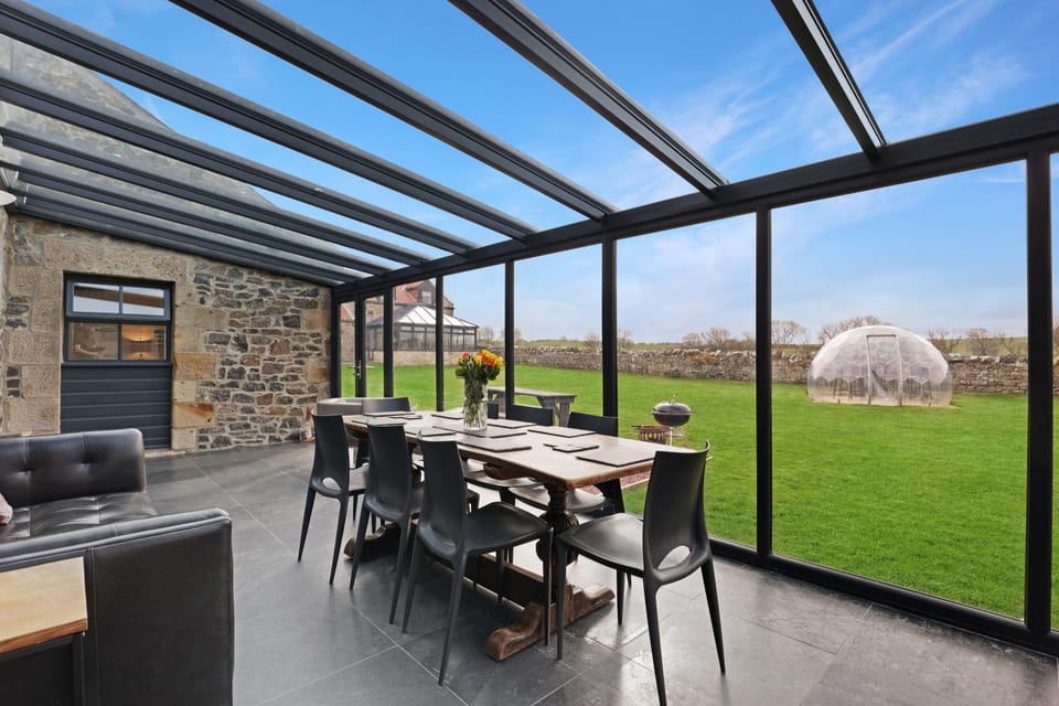 Day, View (from property/room), Living room, Seating area, Dining area, Garden view