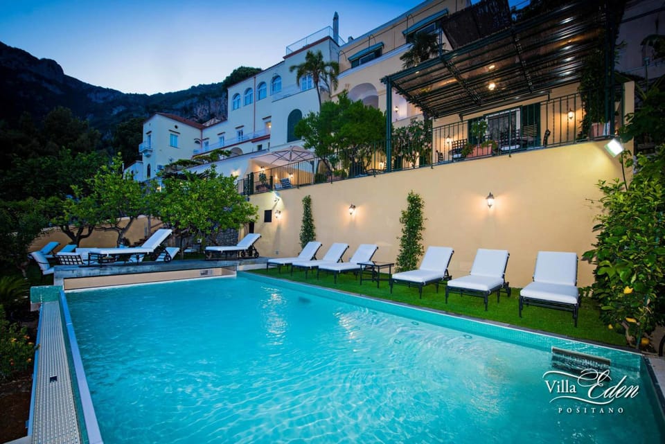 Patio, Communal lounge/ TV room, Facade/entrance, Day, Night, Garden, Balcony/Terrace, Decorative detail, On site, City view, Garden view, Pool view, Sea view, Swimming pool, Swimming pool, Sports, Sunrise, Sunset