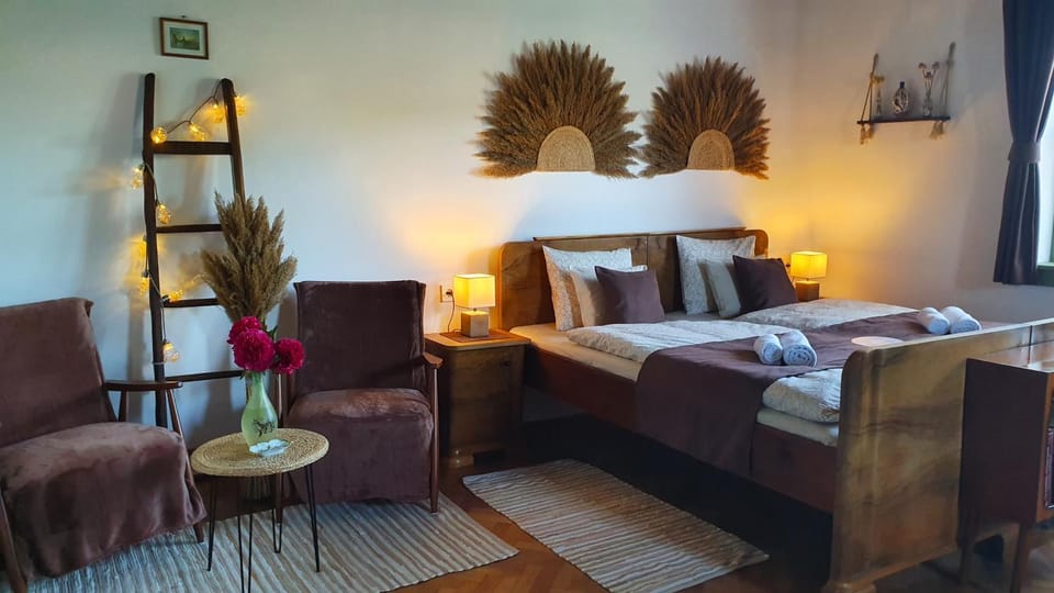 Living room, Bedroom, Garden view, Quiet street view