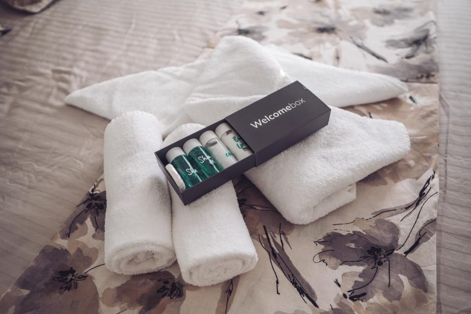Bedroom, towels