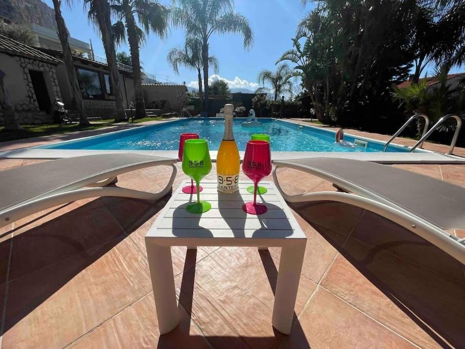 Food and drinks, Pool view, Swimming pool