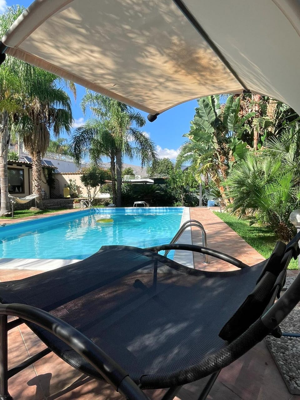 Swimming pool, sunbed