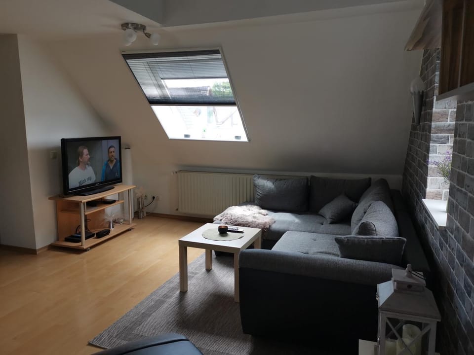 TV and multimedia, Living room, Seating area, Evening entertainment