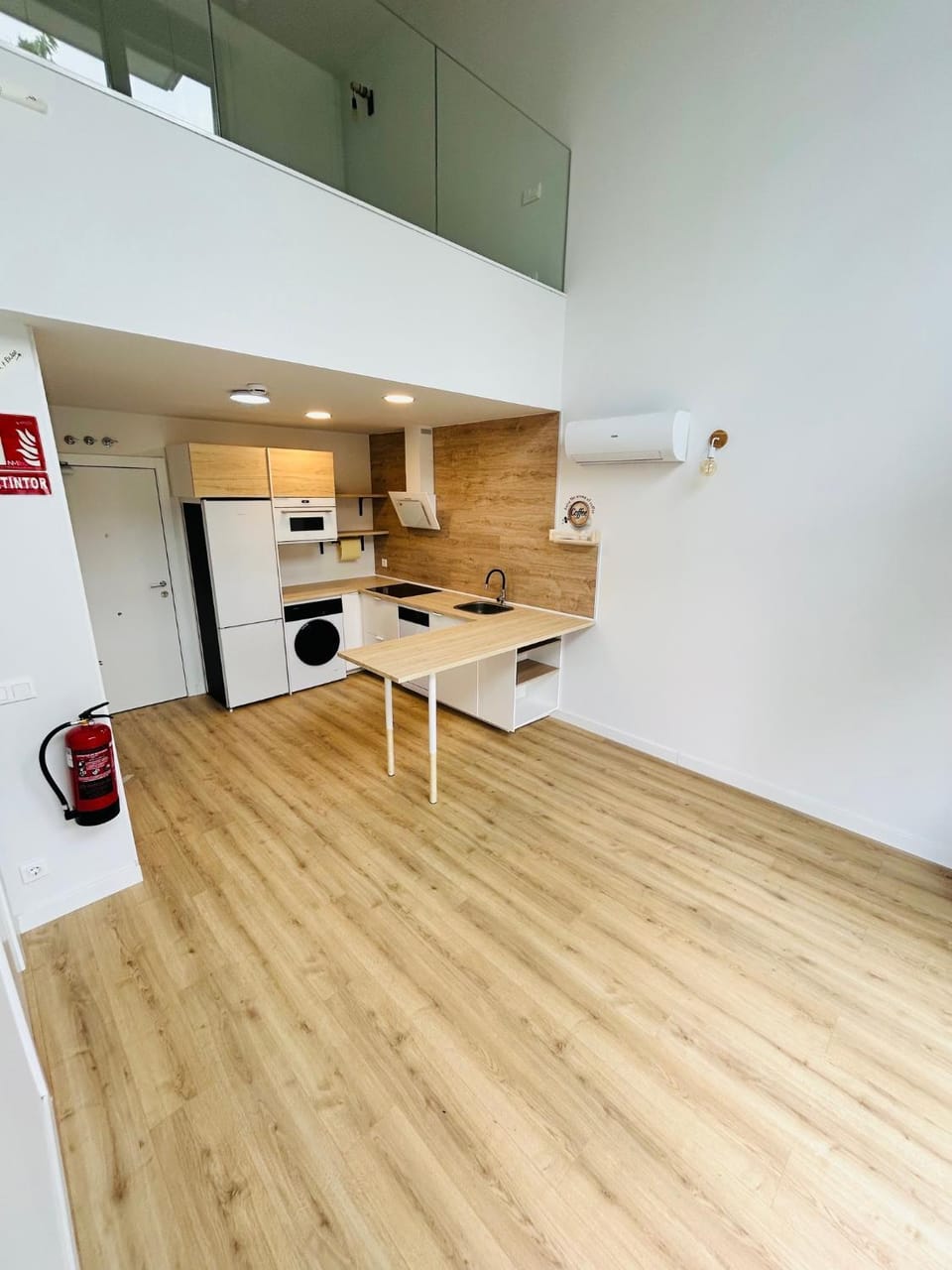 Loft 007 con jardin, piscina, garaje y Netflix Apartment in San Sebastián de los Reyes