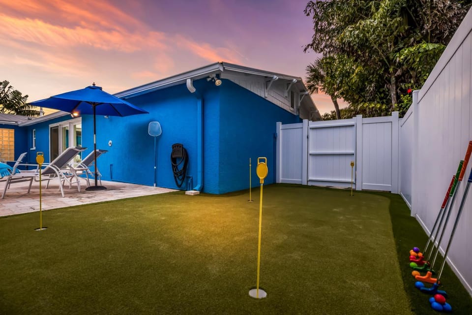A Reel Beauty - 2 Blocks to Beach! Pool, Spa, Putting Green, by Anna Maria Life Vacation Rentals House in Holmes Beach