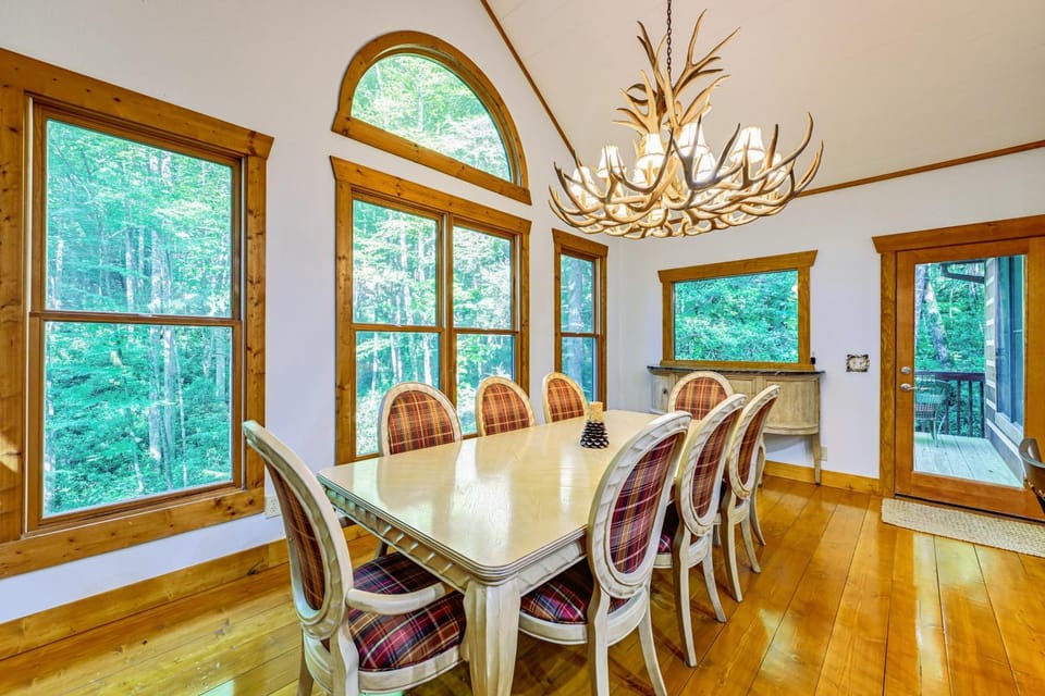 Creekside Lodge - All of the Comforts of Home House in Tennessee
