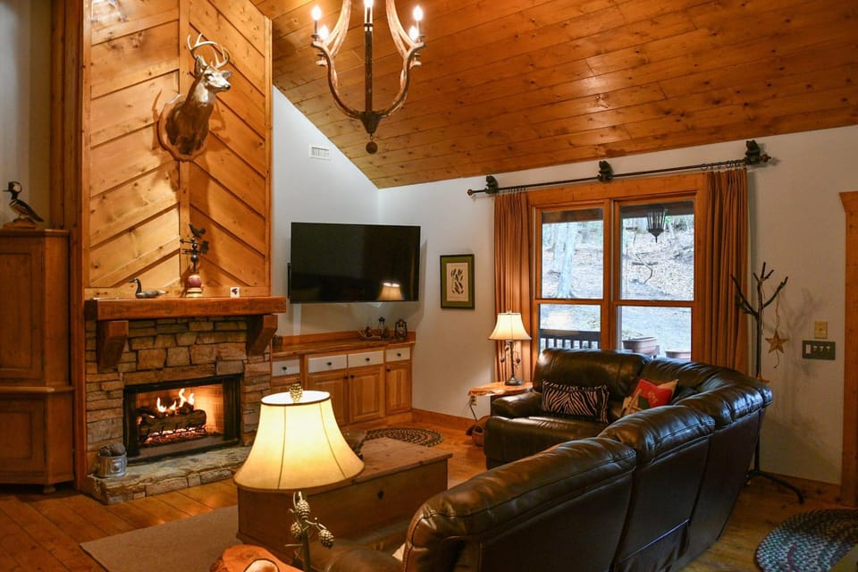 Creekside Lodge - All of the Comforts of Home House in Tennessee