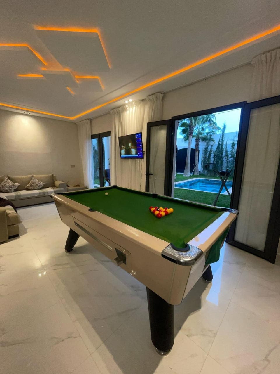 Garden, Swimming pool