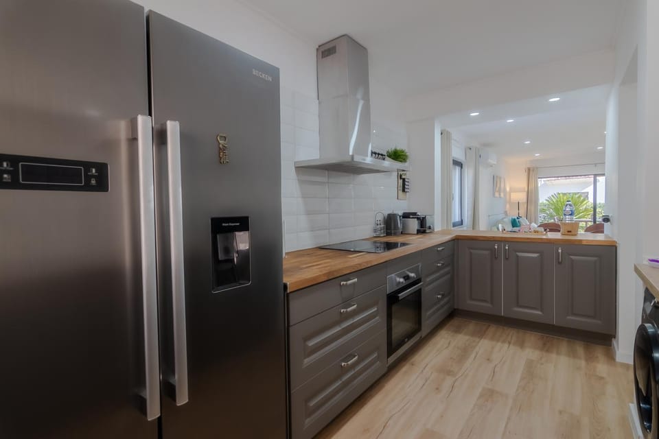 Coffee/tea facilities, oven, stove, toaster, kitchen