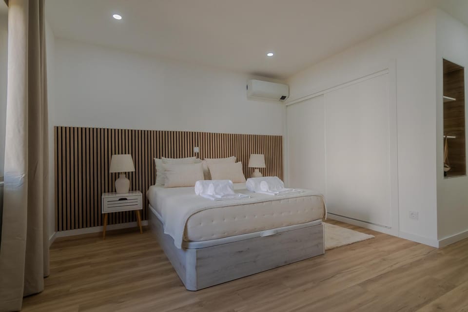 Bed, Bedroom, air conditioner
