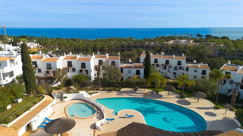 Bird's eye view, Swimming pool