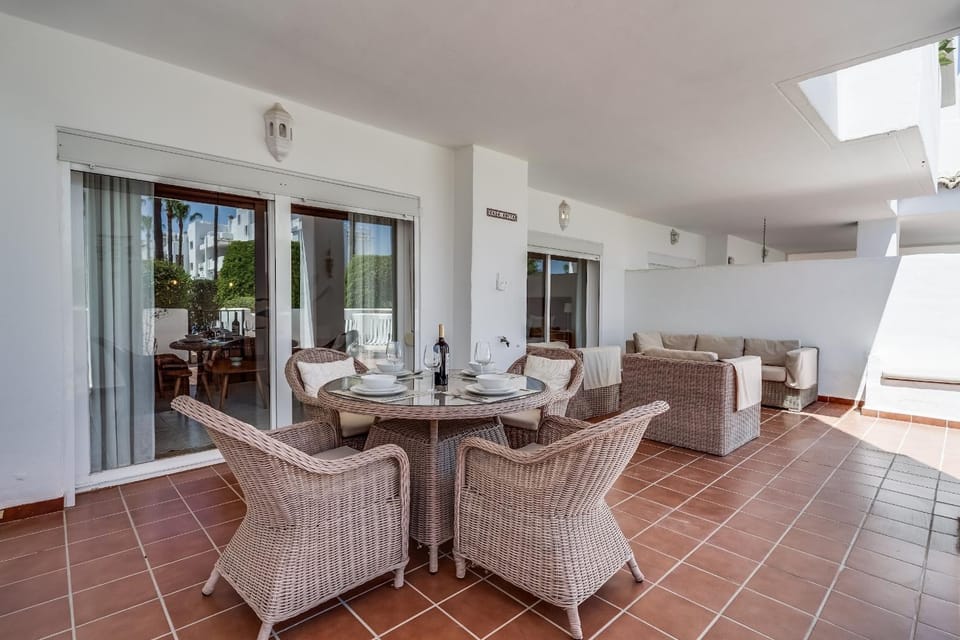 Garden, Seating area, Dining area