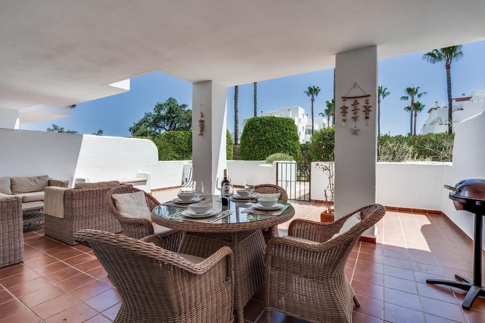 Day, Garden, View (from property/room), Balcony/Terrace, Living room, Seating area, Dining area