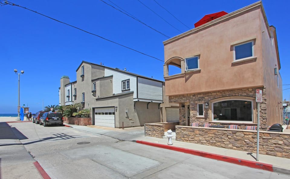Lower West Newport House in Balboa Peninsula