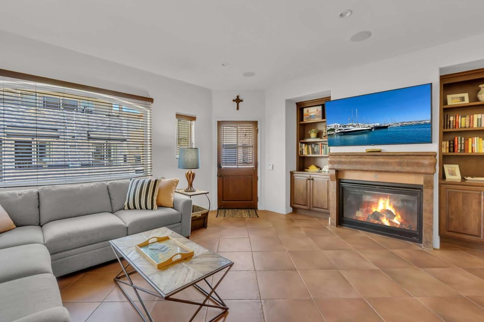 Lower West Newport House in Balboa Peninsula