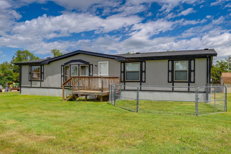 Kadoka Home ~ 22 Mi to Badlands National Park! House in South Dakota