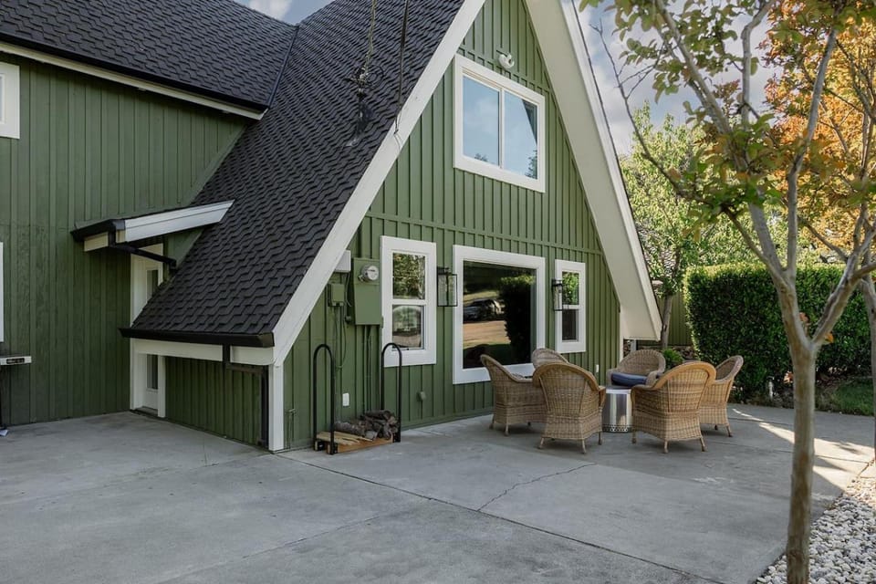 Lakefront Cottage at Lakewood House in Sierra Nevada