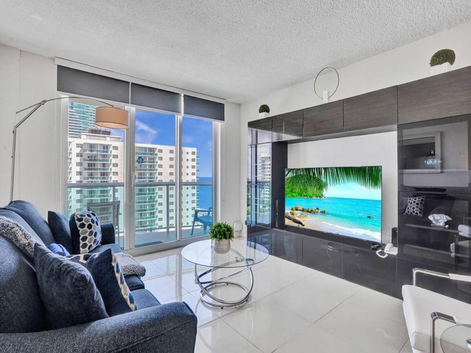 New! New! Beach View House in Hollywood Beach