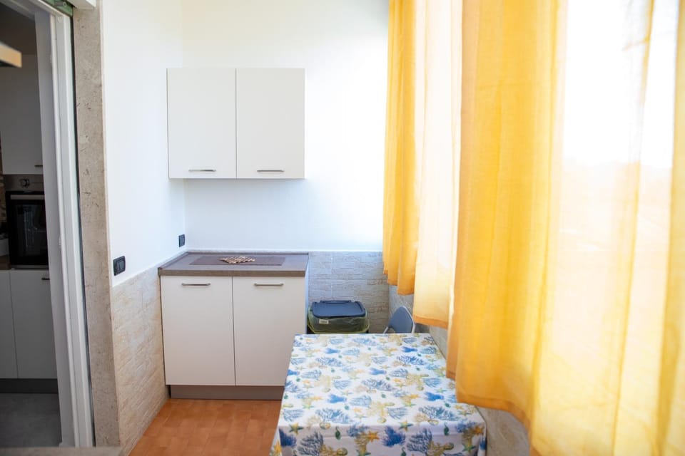 Kitchen or kitchenette, oven