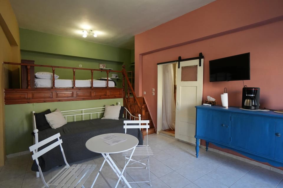 TV and multimedia, Coffee/tea facilities, Living room, Seating area, Evening entertainment