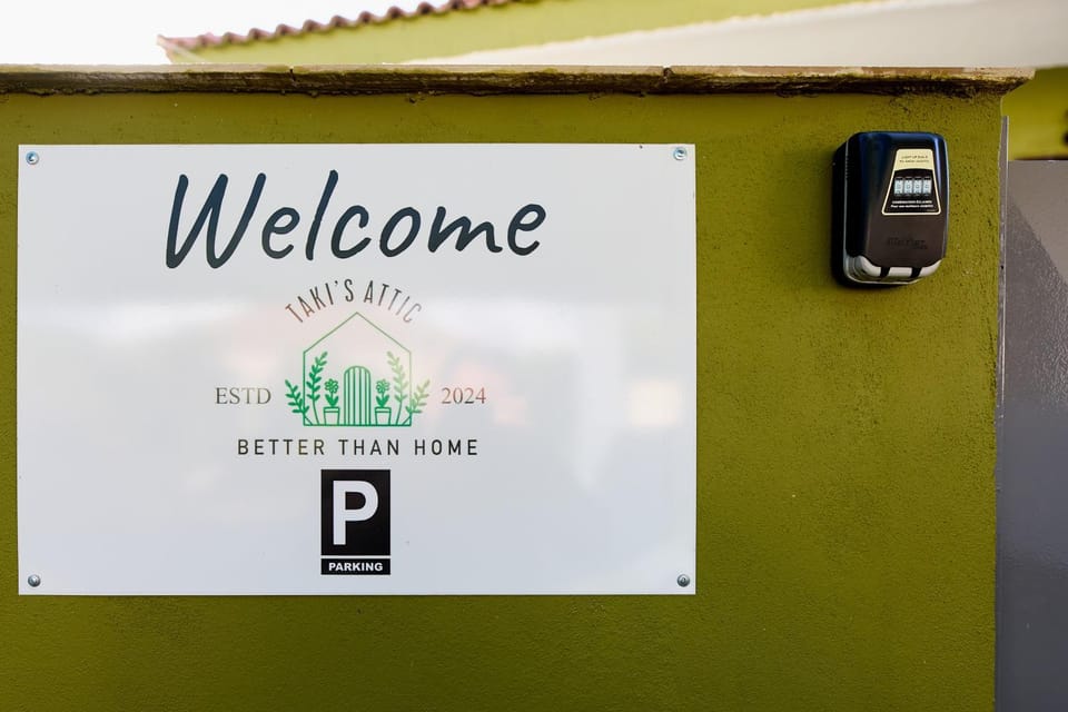 Property logo or sign, Logo/Certificate/Sign, Text overlay