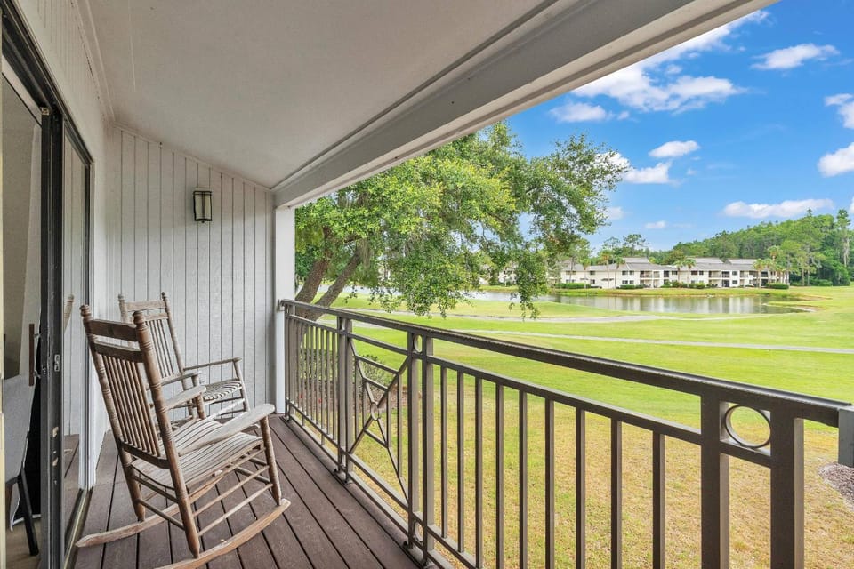 Fox Hunt Studio Suite - Golf Course Views - 1020 House in Wesley Chapel